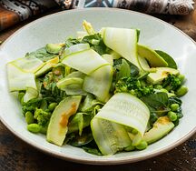 Большой зеленый салат