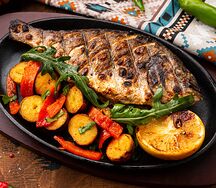 Дорадо на мангале с картофелем