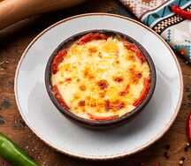 Сыр сулугуни, жаренный на кеци