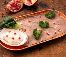 Язык отварной с хреном