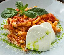 Паста с кальмарами и сыром моцарелла