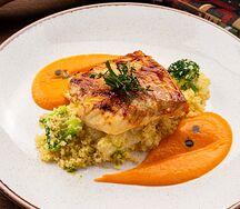 Треска с кускусом и соусом из батата