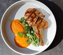 Запеченный цыпленок с морковным кремом