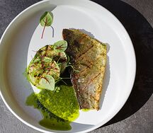 Филе сибаса с тархуном и жареными кабачками