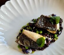 Угольная треска с черным рисом