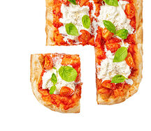 Со страчателлой и базиликом S