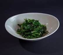 Шпинат с чесноком