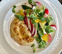 Хумус с томатами