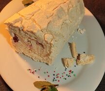 Рулет меренговый Малина