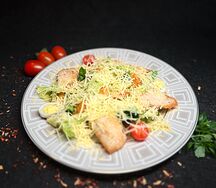 Салат Цезарь с курицей