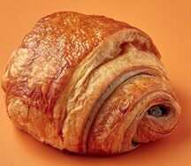 Круассан с шоколадом