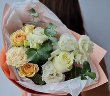 Букет с эустомой и розой