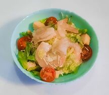 Салат Цезарь с креветками