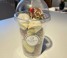 Клубника в стакане М