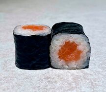 Ролл с лососем
