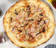 Пицца мясная с халапеньо