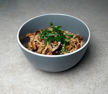 Удон с морепродуктами в фирменном соусе и овощным миксом