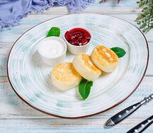 Сырники домашние со сметаной