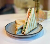 Сэндвич с красной рыбой