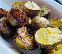 Картофель на углях с розмарином и чесноком