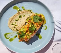 Форель с хумусом и тайским соусом от шефа