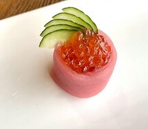 Суши красная икра и тунец