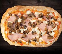 Римская пицца с грибами и ветчиной
