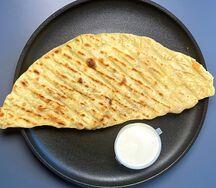 Кутаб с шампиньонами, помидором и сыром моцарелла