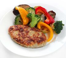 Котлета куриная с овощами гриль