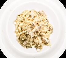 Феттуччине с курицей в сливочном соусе