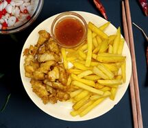 Картофель фри с курицей