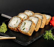 Темпура ролл с курицей и беконом