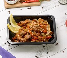 Вок с курицей и овощами