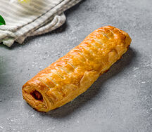 Слойка с баварской сосиской