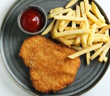 Куриный шницель с картофелем фри