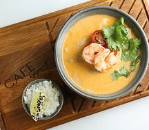 Том ям с морепродуктами