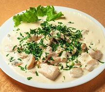 Куриное филе с грибами в сливочном соусе