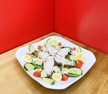 Салат Цезарь с курицей