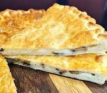 Пирог с картофелем, грибами и сыром 