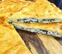 Пирог с зеленым луком, картофелем и сыром
