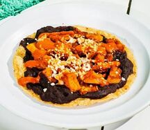 Тако из черной фасоли и сладкого картофеля