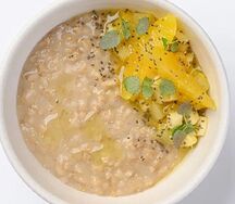 Овсяная каша на воде с фруктовым тартаром