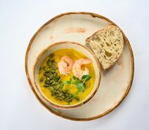 Тыквенный крем суп на кокосовом молоке с креветками