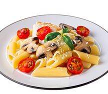 Пенне с курицей и грибами