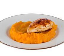 Нежная куриная грудка с тыквенным пюре
