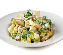 Салат Оливье с курицей