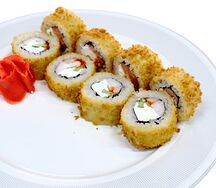 Темпура роллы с лососем