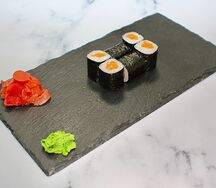 Мини-ролл с лососем