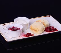 Сырники с вареньем и сметанкой