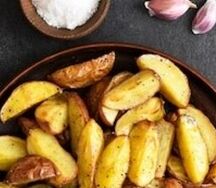 Картофельные дольки с пармезаном и чесноком